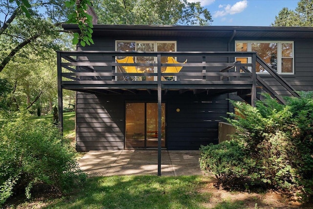 7044 Cascade Rd SE, Grand Rapids, MI 49546 - back of property with a wooden deck and a patio area