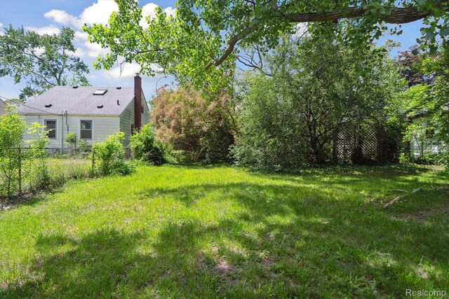 20426 Salem St, Detroit, MI 48219 - view of yard