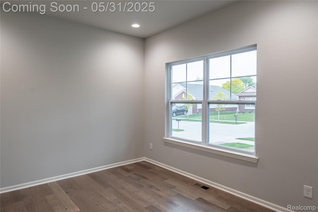 24180 Liberty Hill Dr, Farmington, MI 48336 - spare room featuring baseboards, dark wood-style flooring, and recessed lighting