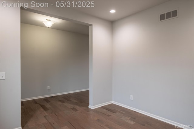 24180 Liberty Hill Dr, Farmington, MI 48336 - spare room featuring dark wood finished floors, recessed lighting, and baseboards