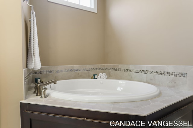2429 Shears Crossing Ct NE, Grand Rapids, MI 49525 - bathroom featuring a bath