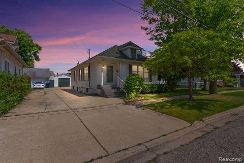110 N 1st St, Holly, MI 48442 - photo 2
