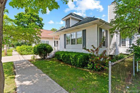110 N 1st St, Holly, MI 48442 - photo 5