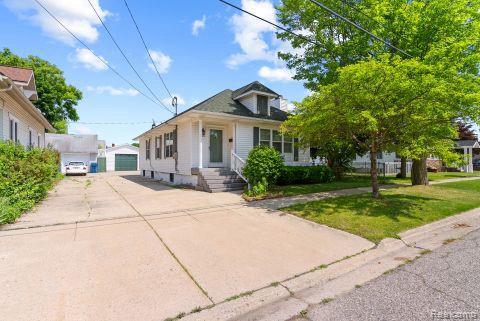 110 N 1st St, Holly, MI 48442 - photo 3