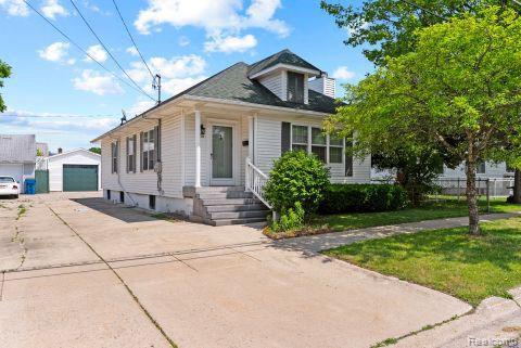 110 N 1st St, Holly, MI 48442 - photo 1