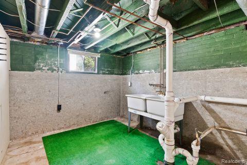 110 N 1st St, Holly, MI 48442 - photo 42