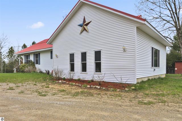 2426 E 48 1/2 Rd, Cadillac, MI 49601 - view of side of property