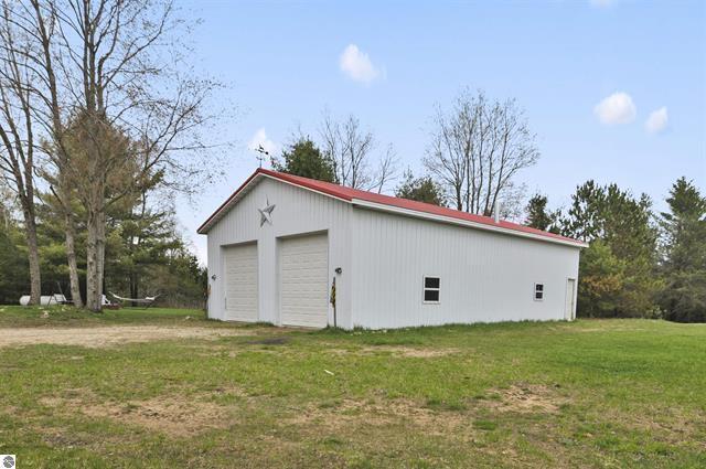 2426 E 48 1/2 Rd, Cadillac, MI 49601 - view of detached garage