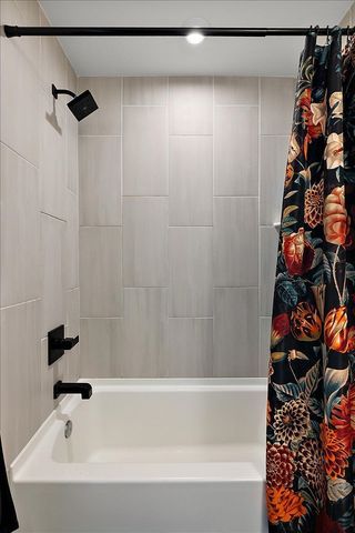 3313 Cochrane St, Detroit, MI 48208 - bathroom with shower / bathtub combination with curtain