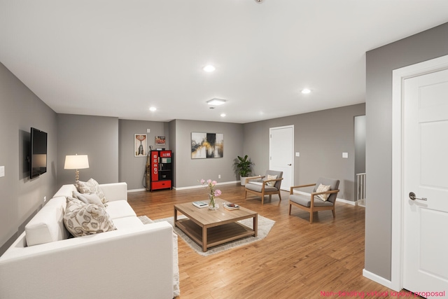 living room featuring recessed lighting, light wood-style flooring, and baseboards