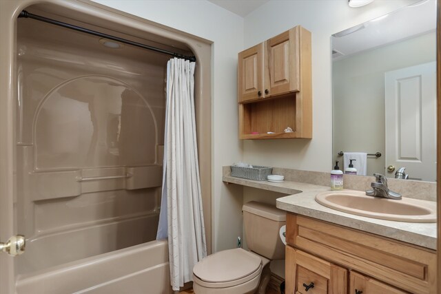 1355 W Buell Rd, Oakland, MI 48363 - full bathroom featuring toilet, vanity, and shower / bath combo with shower curtain