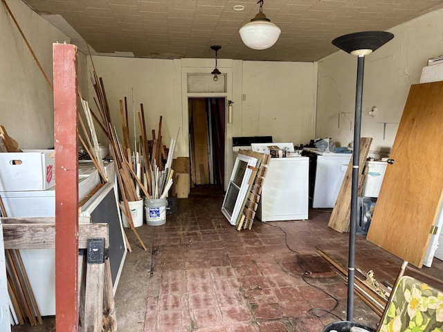 miscellaneous room with washer / clothes dryer