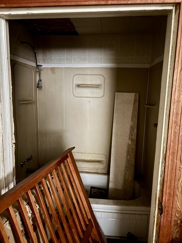 view of full bath