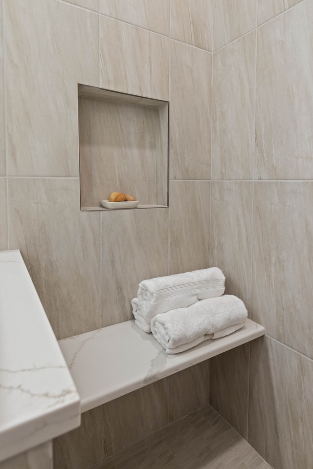 5234 Avery St, Detroit, MI 48208 - view of full bathroom