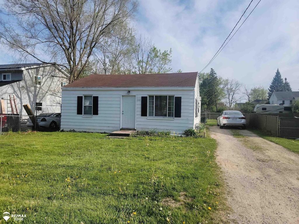 1132 Wisner St, Mount Morris, MI 48458 - view of front of house with dirt driveway