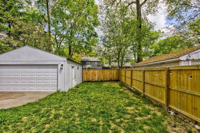 view of yard featuring an outdoor structure and a detached garage