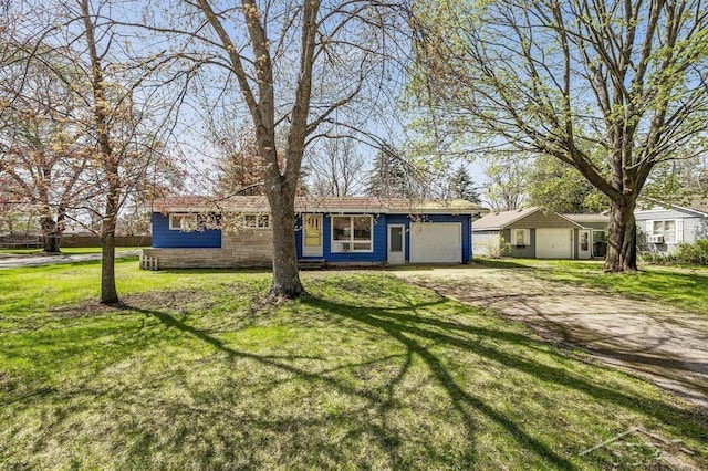 301 W Fourth St, Gladwin, MI 48624 - ranch-style house featuring an attached garage, driveway, and a front lawn