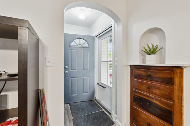 1430 New York Ave, Lansing, MI 48906 - foyer entrance featuring arched walkways