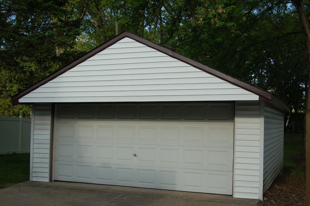 view of detached garage
