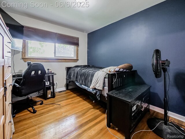 13327 Murthum Ave, Warren, MI 48088 - bedroom with light wood-type flooring, a desk, and baseboards