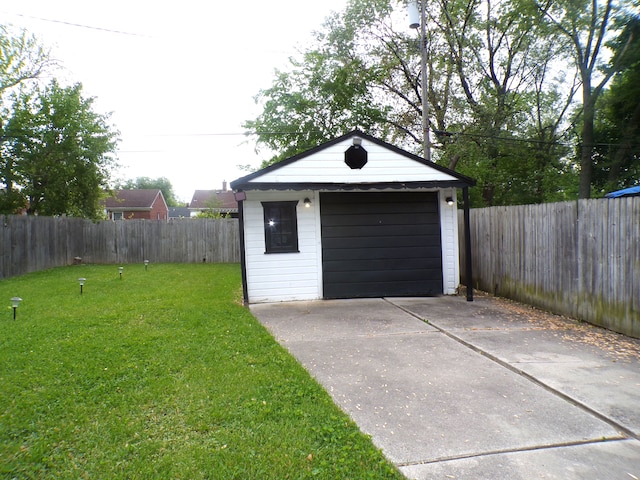 9546 Westwood St, Detroit, MI 48228 - detached garage with driveway