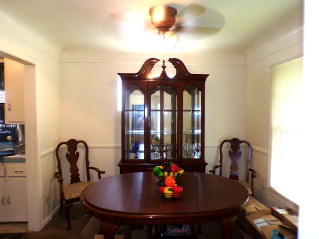 9546 Westwood St, Detroit, MI 48228 - dining area featuring a ceiling fan