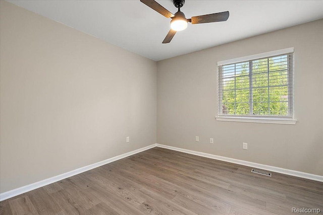 457 Cove View Dr, Waterford, MI 48327 - unfurnished room featuring baseboards, wood finished floors, and ceiling fan