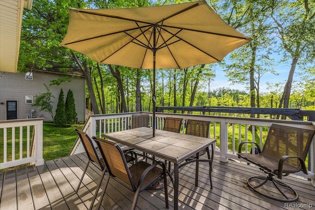 457 Cove View Dr, Waterford, MI 48327 - wooden deck with outdoor dining area