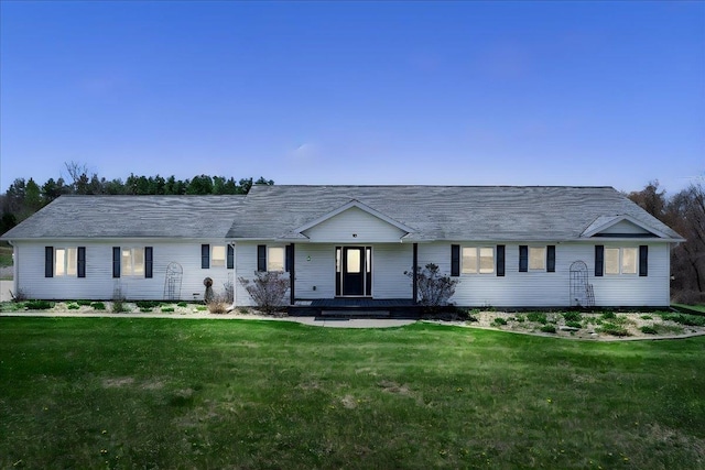 ranch-style house featuring a front yard and covered porch