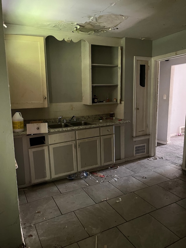 19470 Forrer St, Detroit, MI 48235 - kitchen featuring a sink
