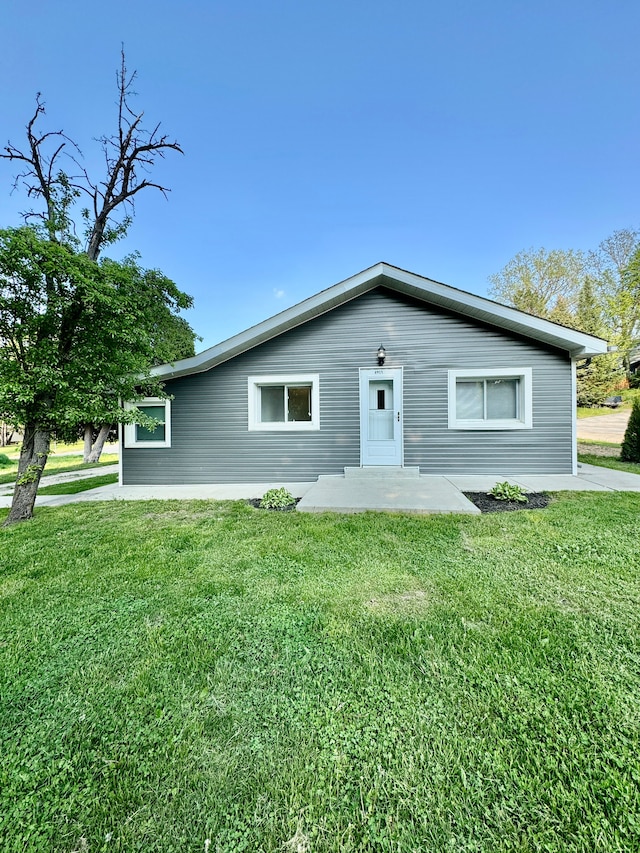 4915 Clarkston Rd, Clarkston, MI 48348 - single story home with a front yard and a patio area