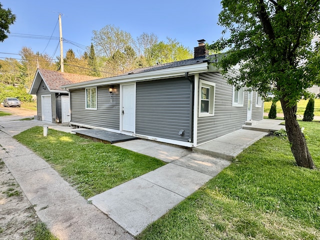 4915 Clarkston Rd, Clarkston, MI 48348 - view of front of house with a chimney and a front yard