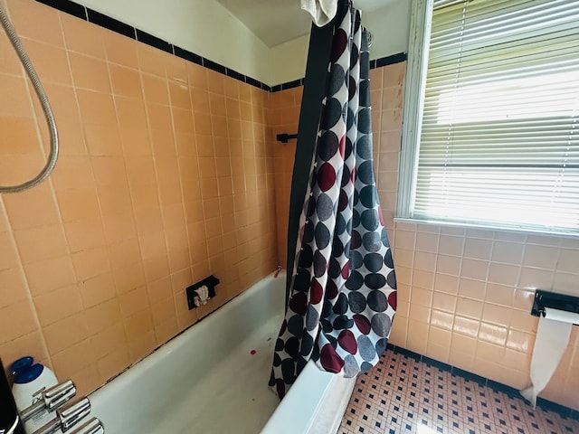 11329 Minock St, Detroit, MI 48228 - full bath featuring shower / bathtub combination with curtain and tile walls