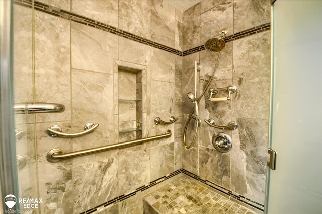 500 Granger Rd, Ortonville, MI 48462 - detailed view of a stall shower