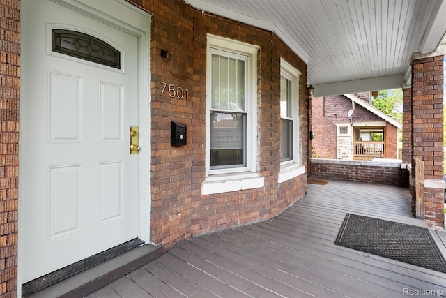 7501 Dunedin St, Detroit, MI 48206 - view of wooden porch