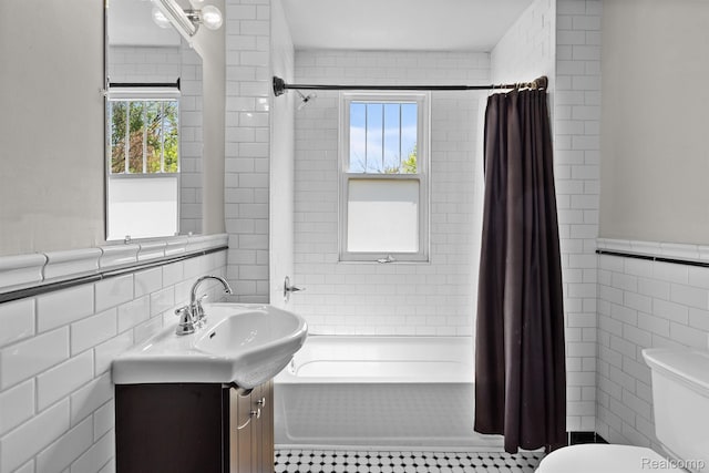 7501 Dunedin St, Detroit, MI 48206 - bathroom featuring tile walls, vanity, shower / bathtub combination with curtain, toilet, and plenty of natural light