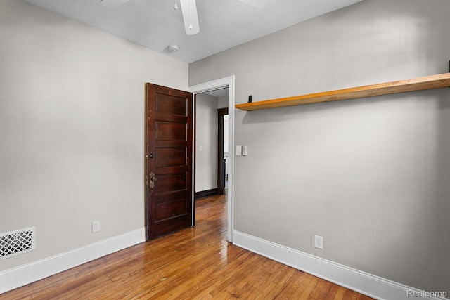 7501 Dunedin St, Detroit, MI 48206 - spare room with ceiling fan, baseboards, light wood-style floors, and a smoke detector