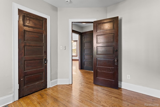 7501 Dunedin St, Detroit, MI 48206 - entryway featuring light wood-style floors and baseboards