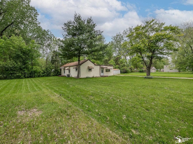 19106 Sylvia Ave, Romulus, MI 48174 - view of green lawn