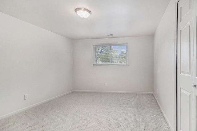 16114 Alpine Dr, Livonia, MI 48154 - empty room with light carpet and baseboards