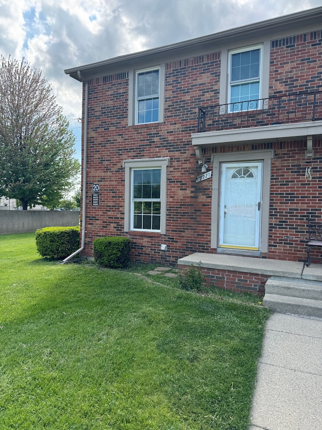 35221 Tall Oaks Dr, Sterling Heights, MI 48312 - view of front of home featuring brick siding, a front yard, and a balcony
