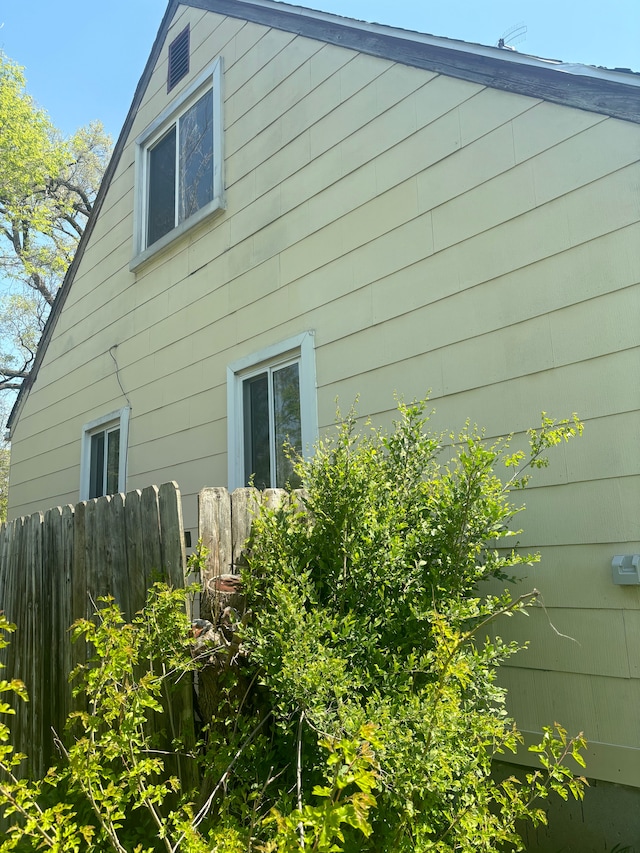 16828 W Chicago St, Detroit, MI 48228 - view of side of property with fence