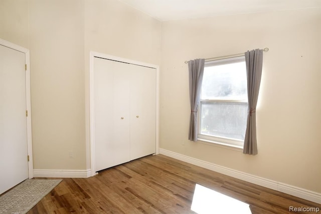 34214 Birchway Cir, Sterling Heights, MI 48312 - unfurnished bedroom with wood finished floors, baseboards, and a closet