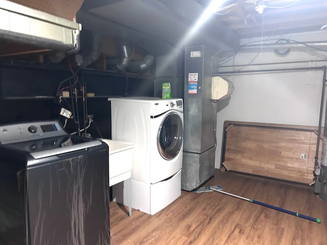 1840 Brentwood Dr, Troy, MI 48098 - washroom featuring wood finished floors, heating unit, and washing machine and clothes dryer