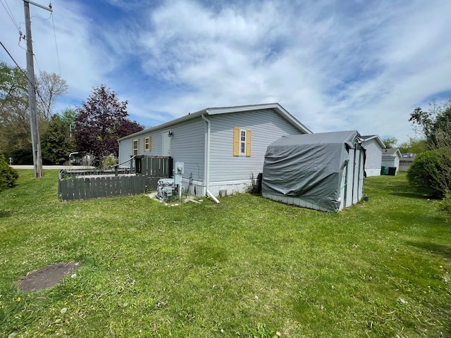 392 Hunters Rill, Oxford, MI 48371 - back of property with a lawn