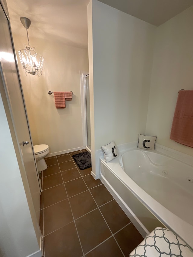 66 Winder St Unit 325, Detroit, MI 48201 - full bath with tile patterned floors, a tub with jets, a stall shower, a chandelier, and baseboards