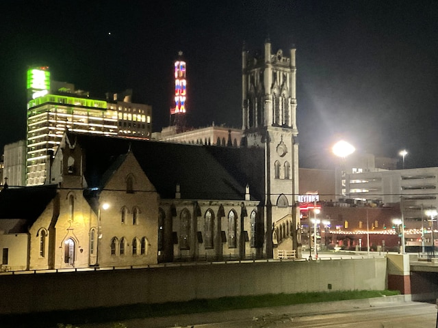 66 Winder St Unit 325, Detroit, MI 48201 - view of property at night