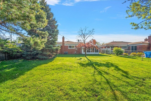 30657 Moulin Ave, Warren, MI 48088 - view of yard
