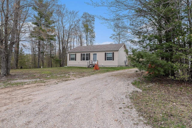 manufactured / mobile home with driveway