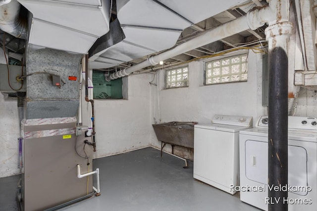 basement featuring washer and clothes dryer